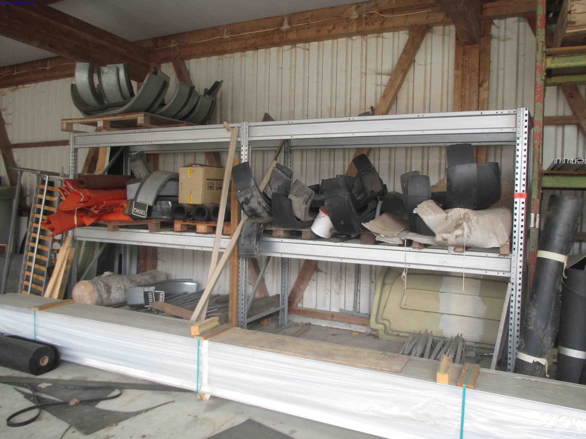 Vehicle construction, horse trailers-2