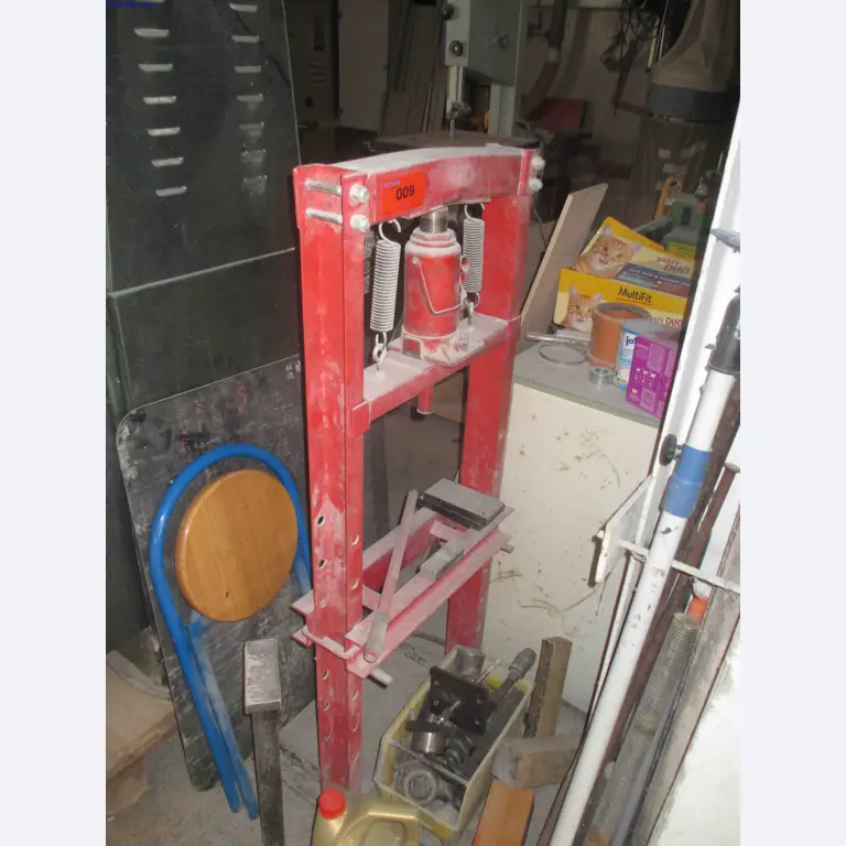 Vehicle construction, horse trailers-1