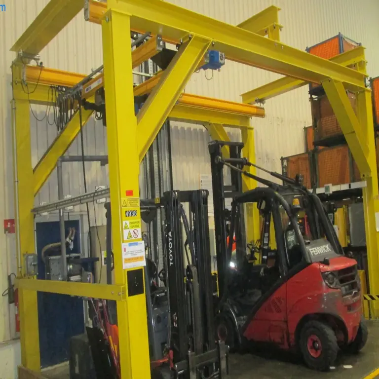 Gantry crane station