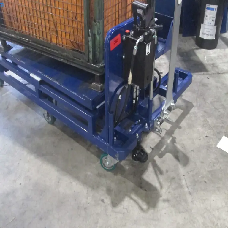 Mobile hydraulic lift table for pallet cages