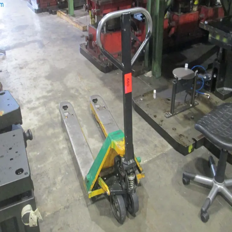 Pallet truck