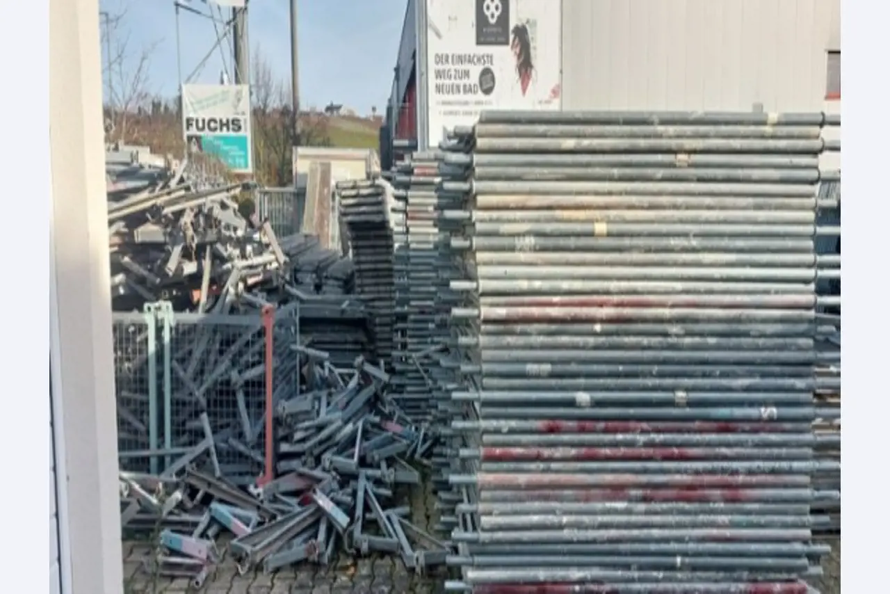 6.400 m² de elementos de andamiaje de fachada con accesorios-2