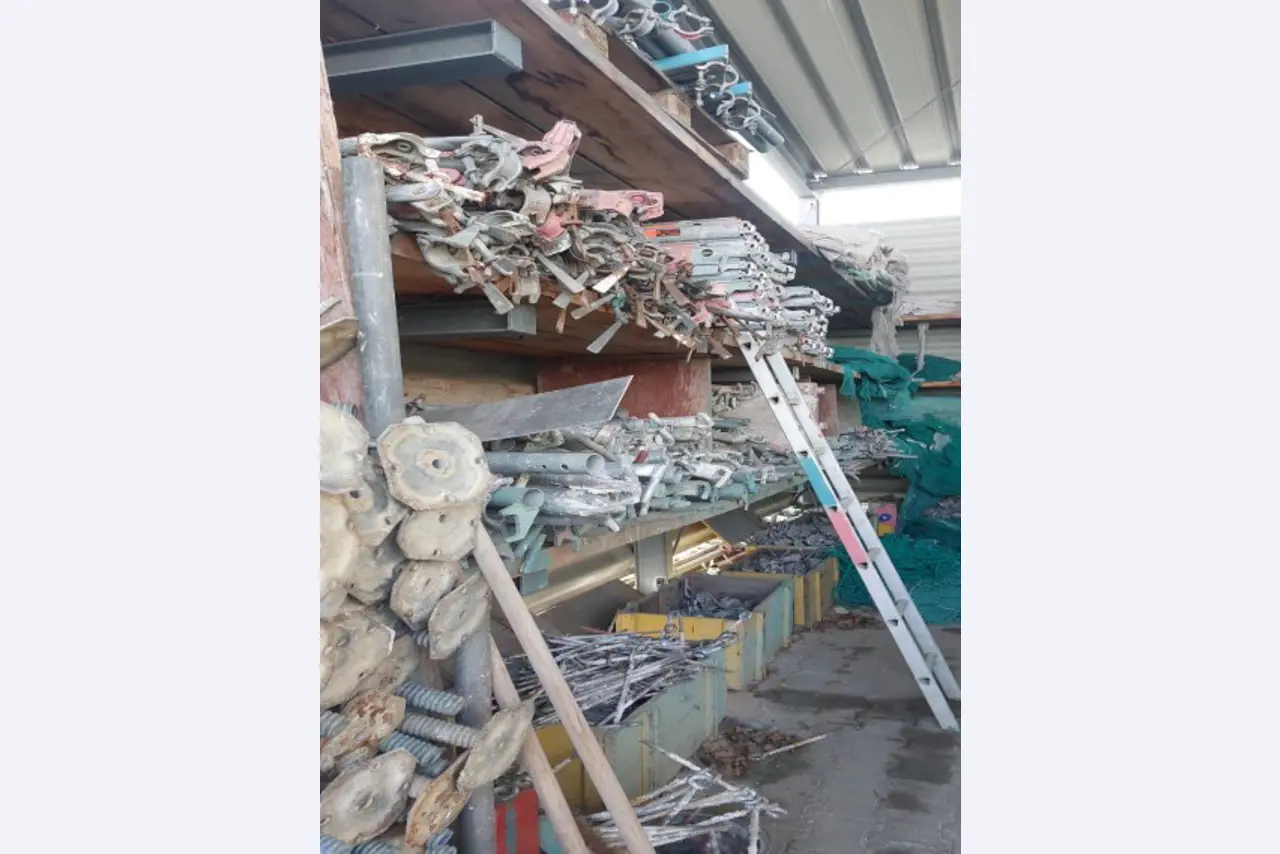 6.400 m² de elementos de andamiaje de fachada con accesorios-5