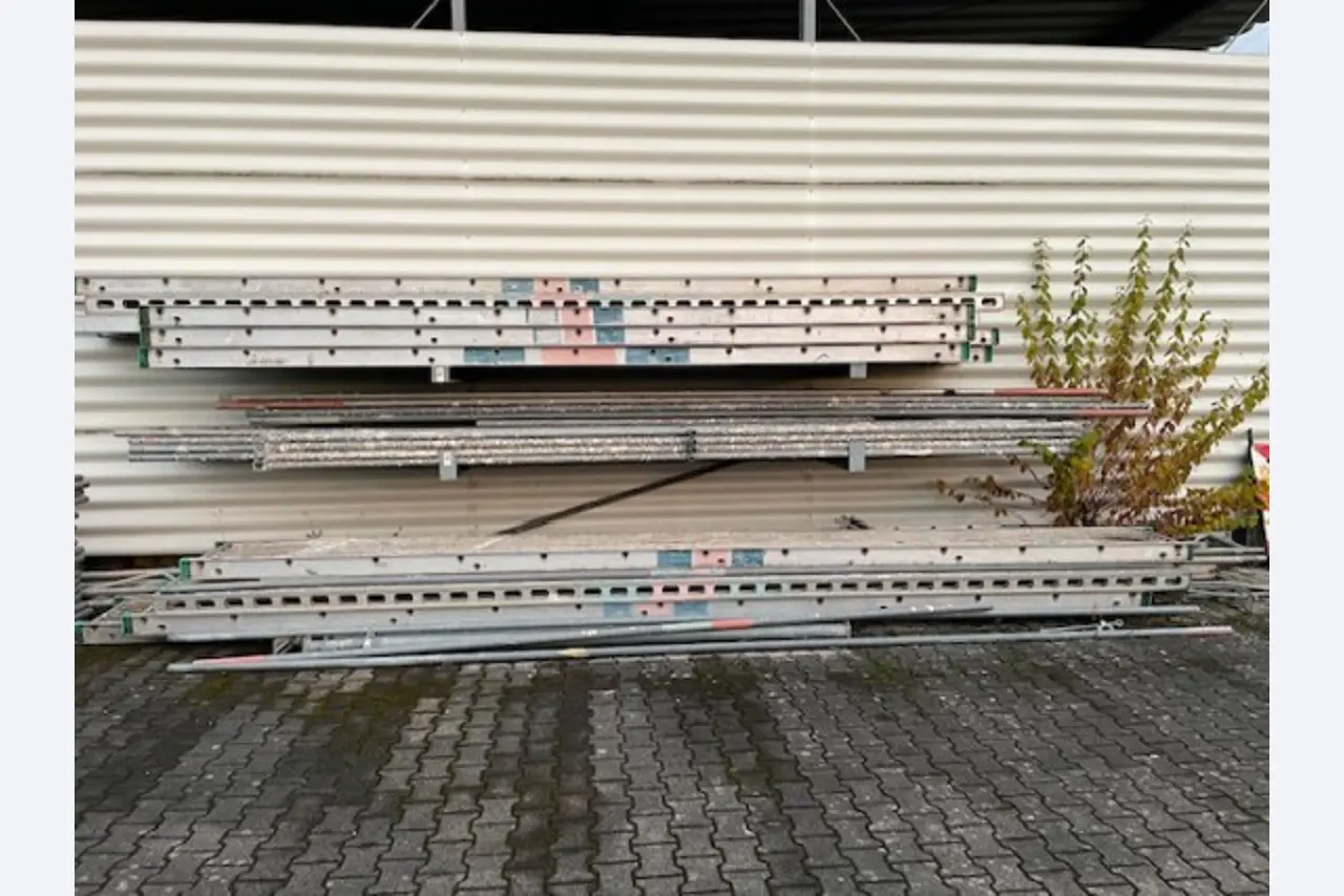 6.400 m² de elementos de andamiaje de fachada con accesorios-7