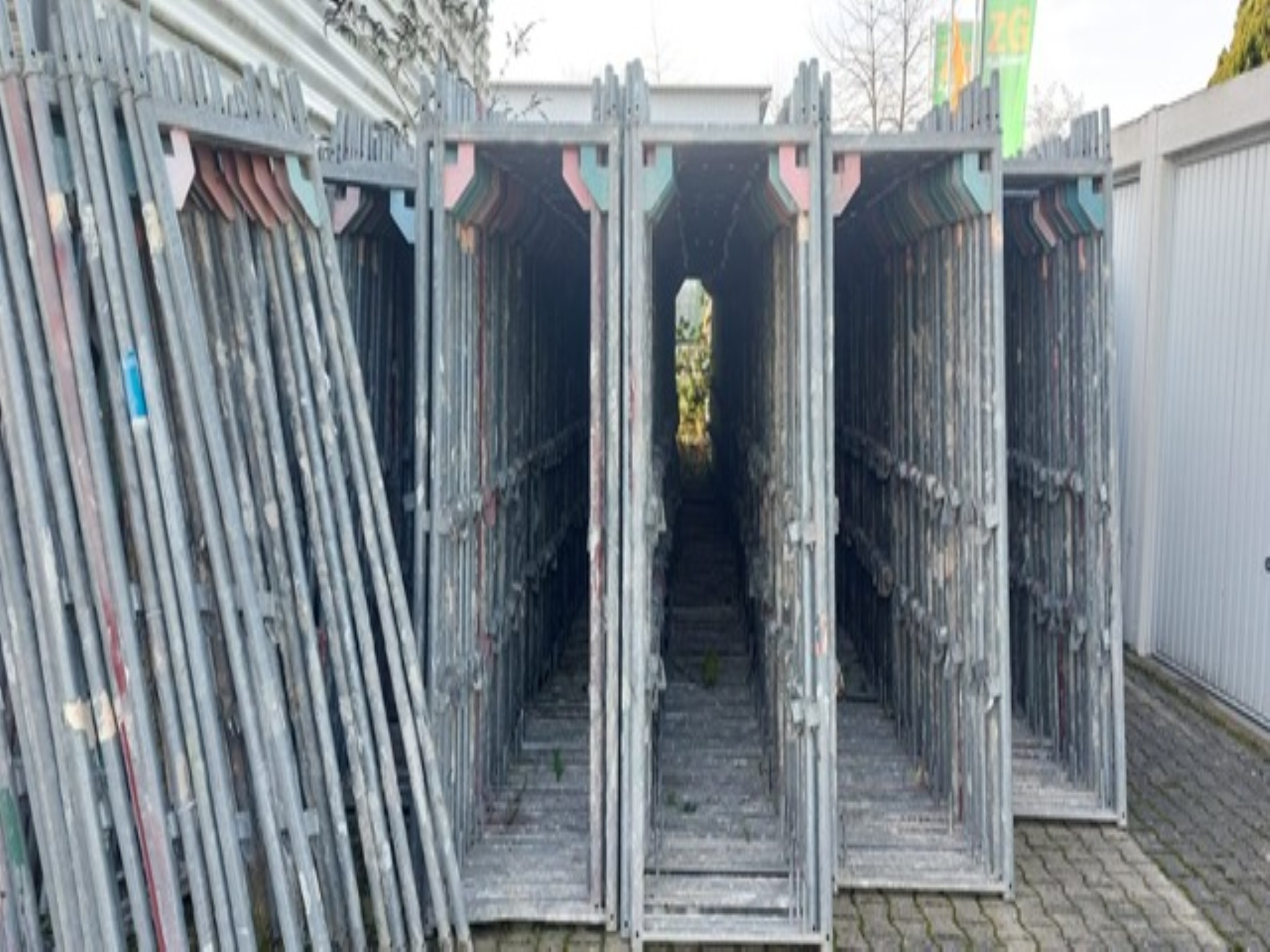 6,400 m² façade scaffolding elements with accessories-4