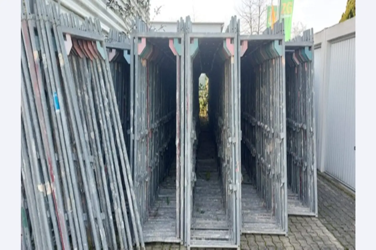 6,400 m² façade scaffolding elements with accessories-4