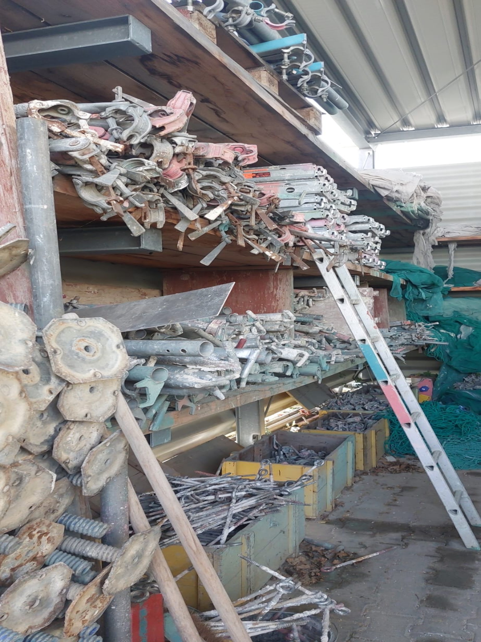 6,400 m² façade scaffolding elements with accessories-5