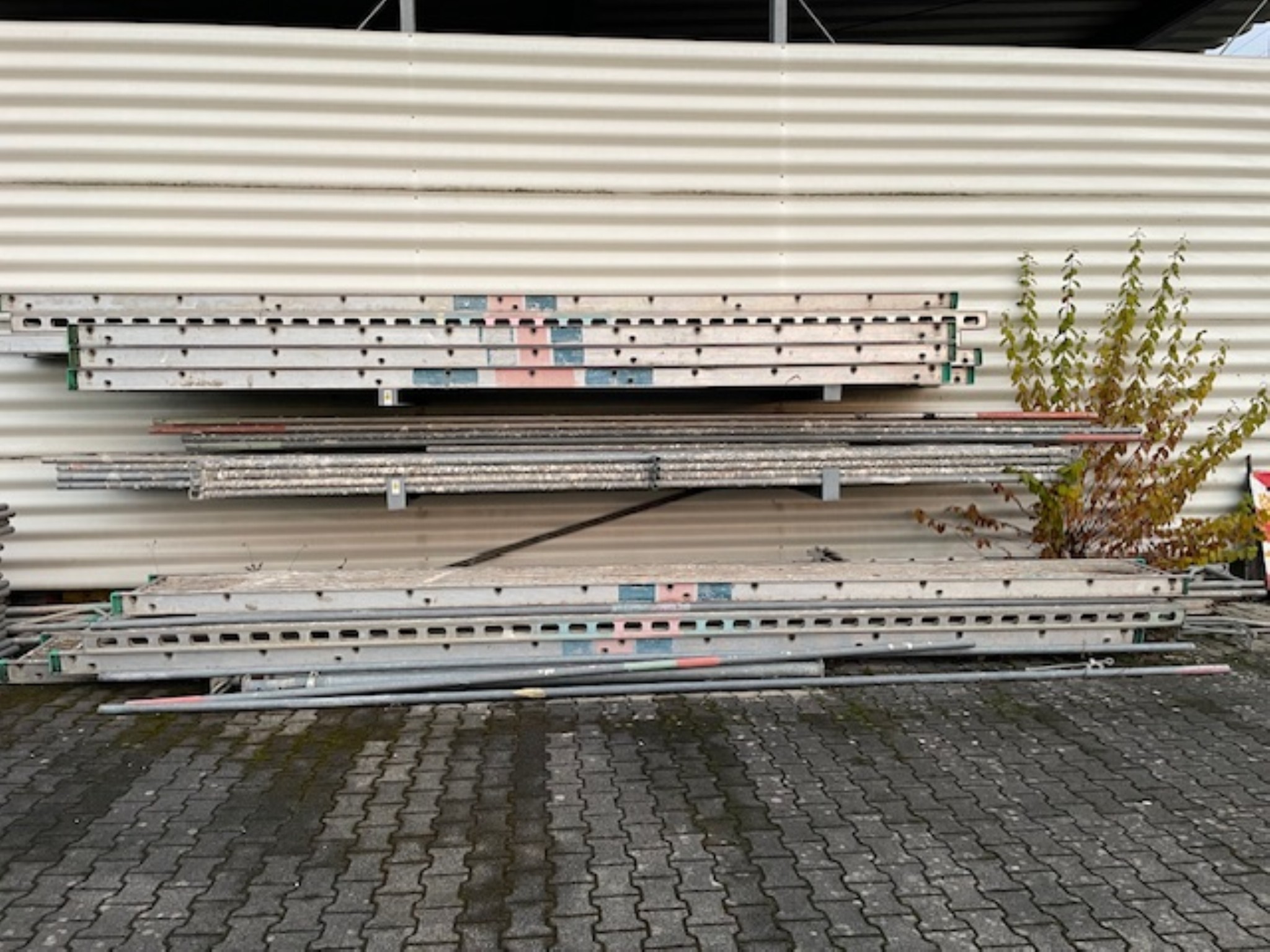 6,400 m² façade scaffolding elements with accessories-7