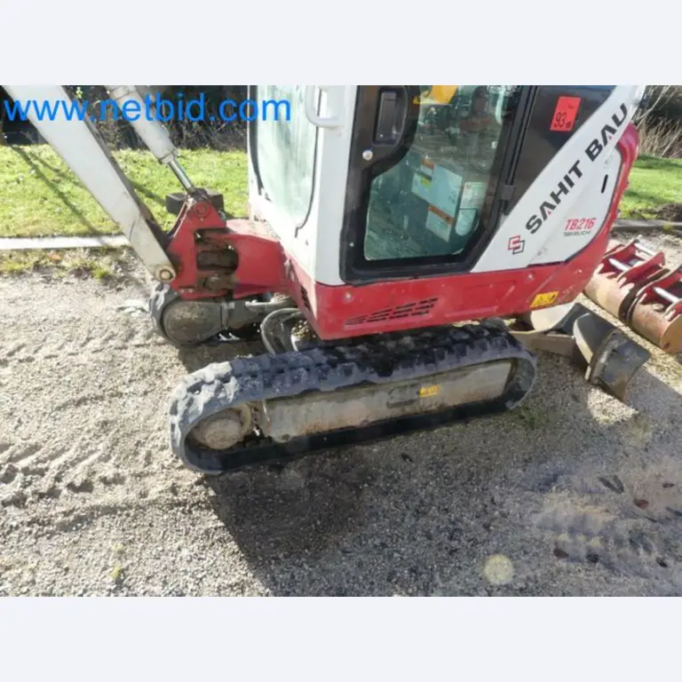 TAKEUCHI TB216 mini crawler excavator-9