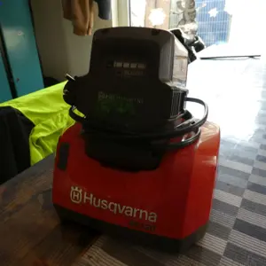 Chargeur de batterie Husqvarna QC330