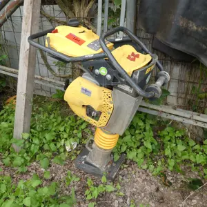 Zbijalka za izkope Bomag BT 60
