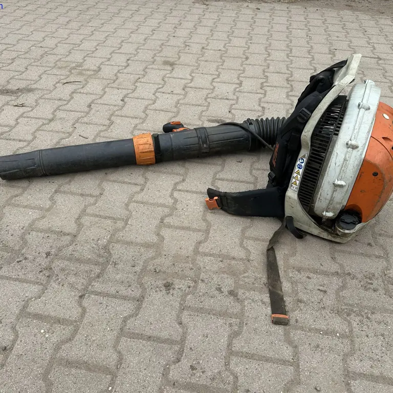 Souffleur de feuilles à moteur Stihl BR 700