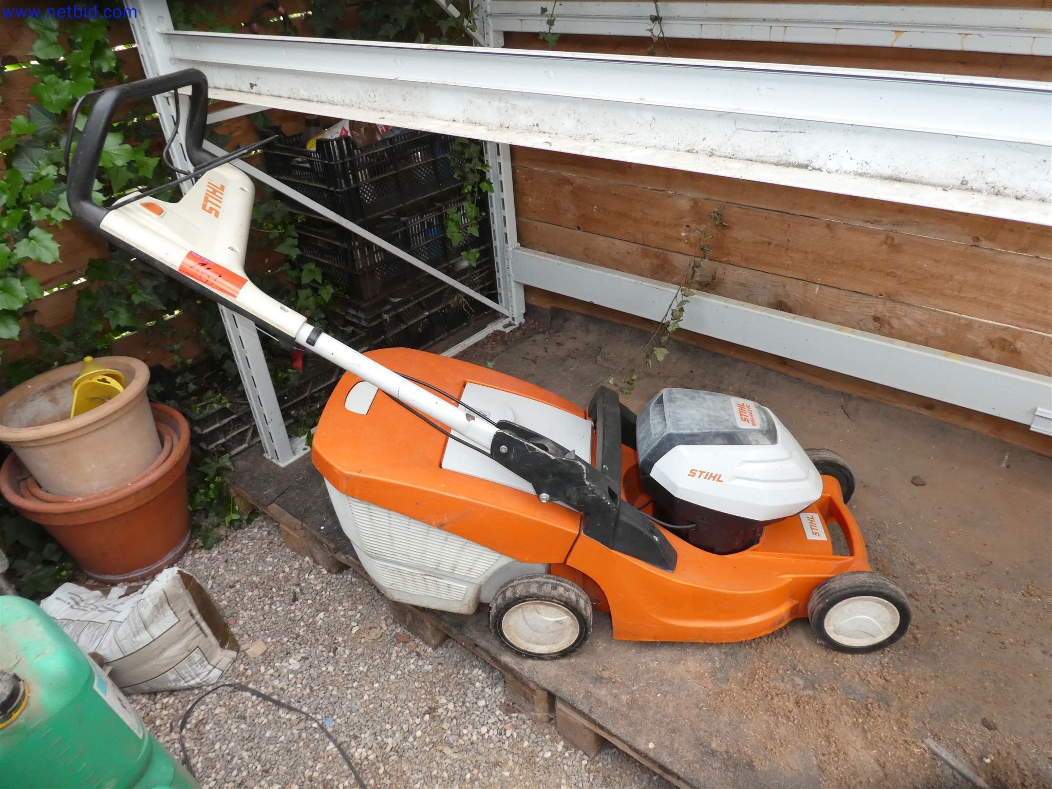 Machines de jardinage, pelles, véhicules de chantier & machines forestières-1