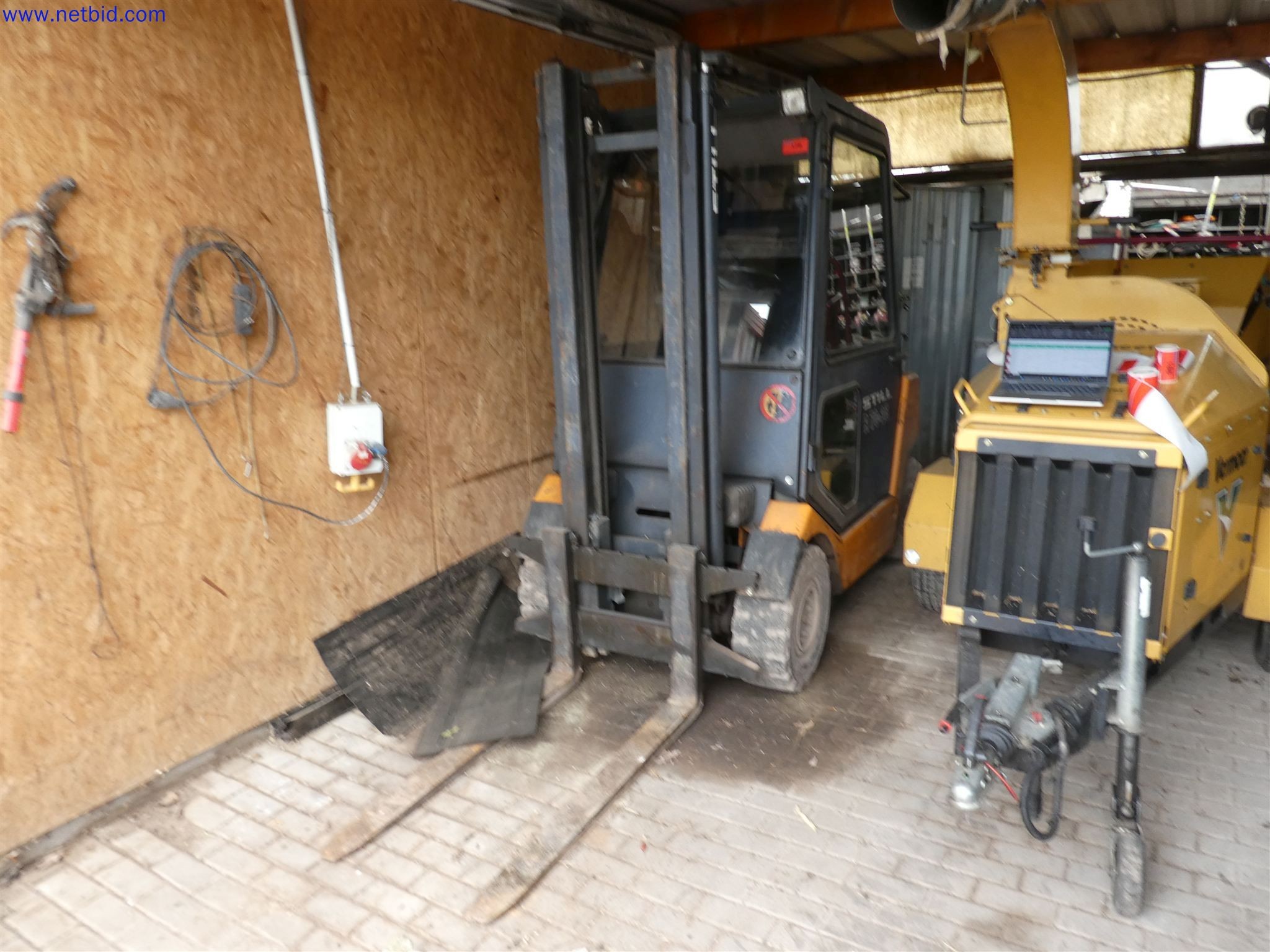 Machines de jardinage, pelles, véhicules de chantier & machines forestières-1