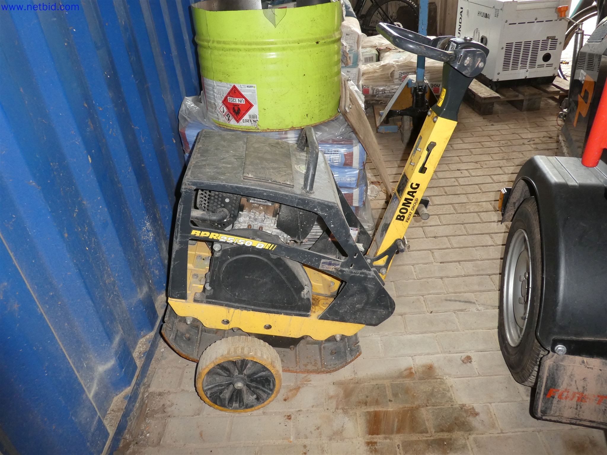 Machines de jardinage, pelles, véhicules de chantier & machines forestières-1
