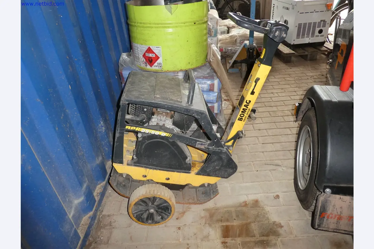 Machines de jardinage, pelles, véhicules de chantier & machines forestières-1