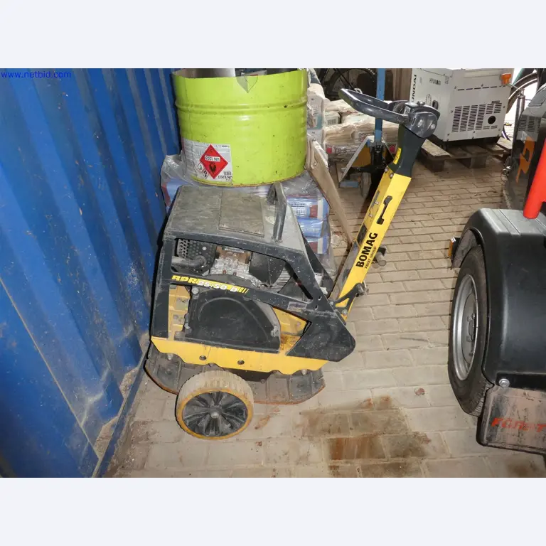Machines de jardinage, pelles, véhicules de chantier & machines forestières-1