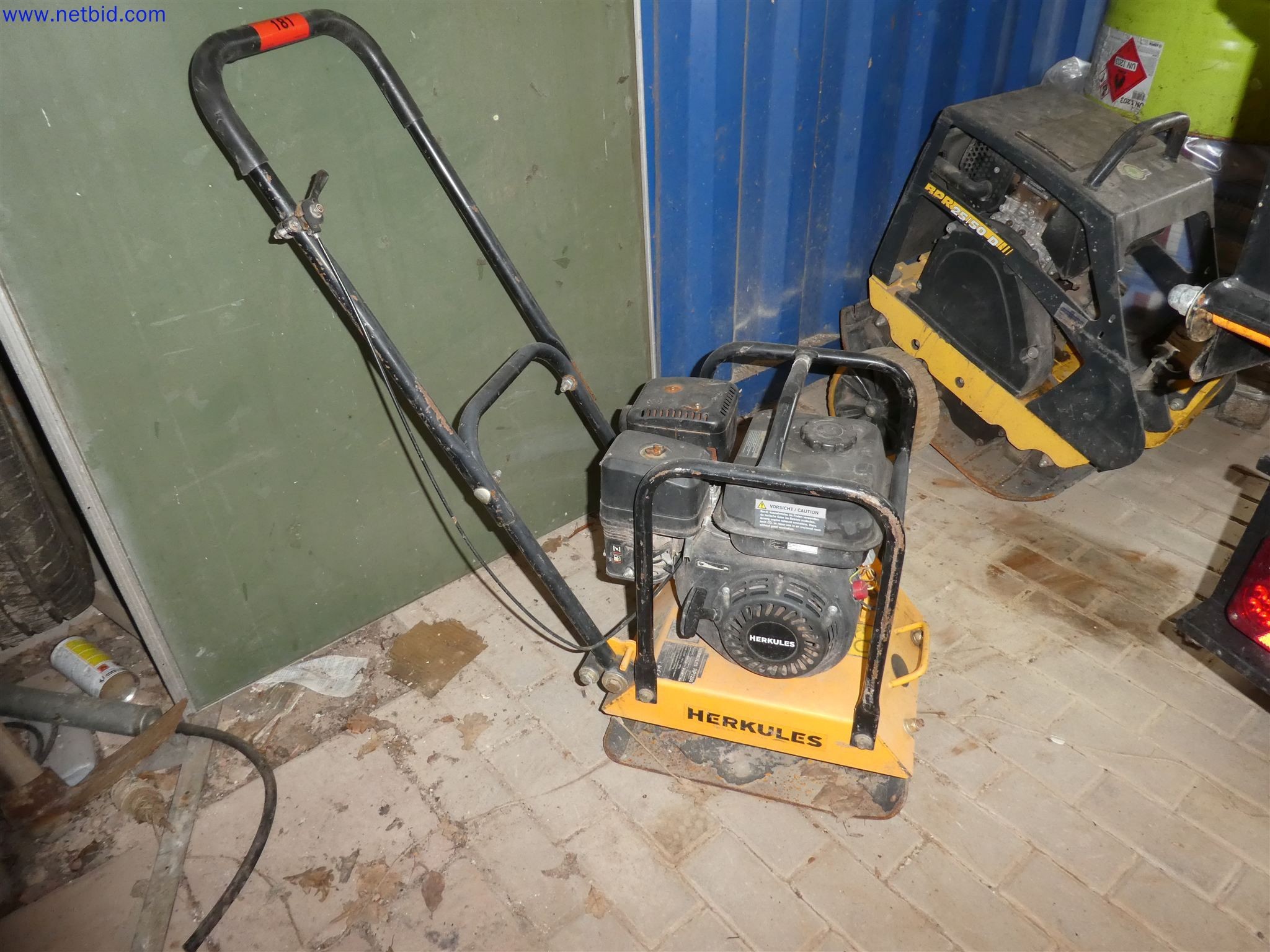 Machines de jardinage, pelles, véhicules de chantier & machines forestières-1