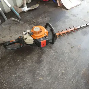 Taille-haies à moteur Stihl HS 82R