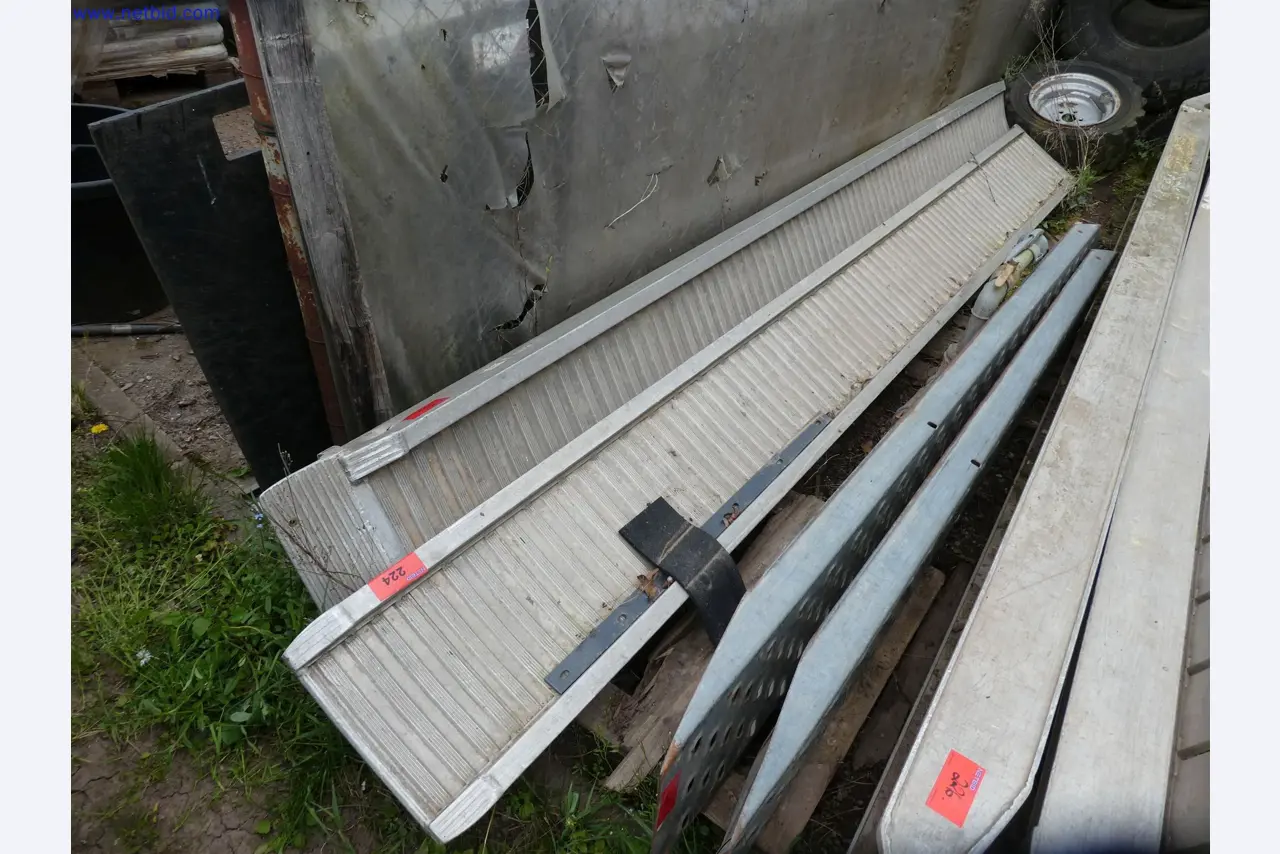 Machines de jardinage, pelles, véhicules de chantier & machines forestières-1