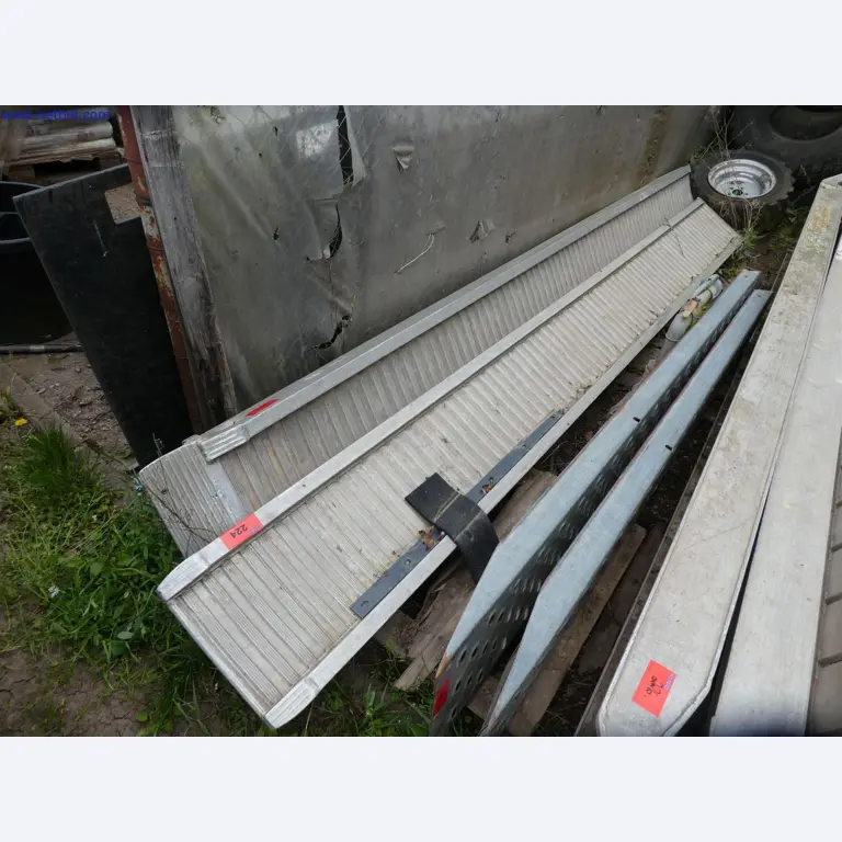 Machines de jardinage, pelles, véhicules de chantier & machines forestières-1