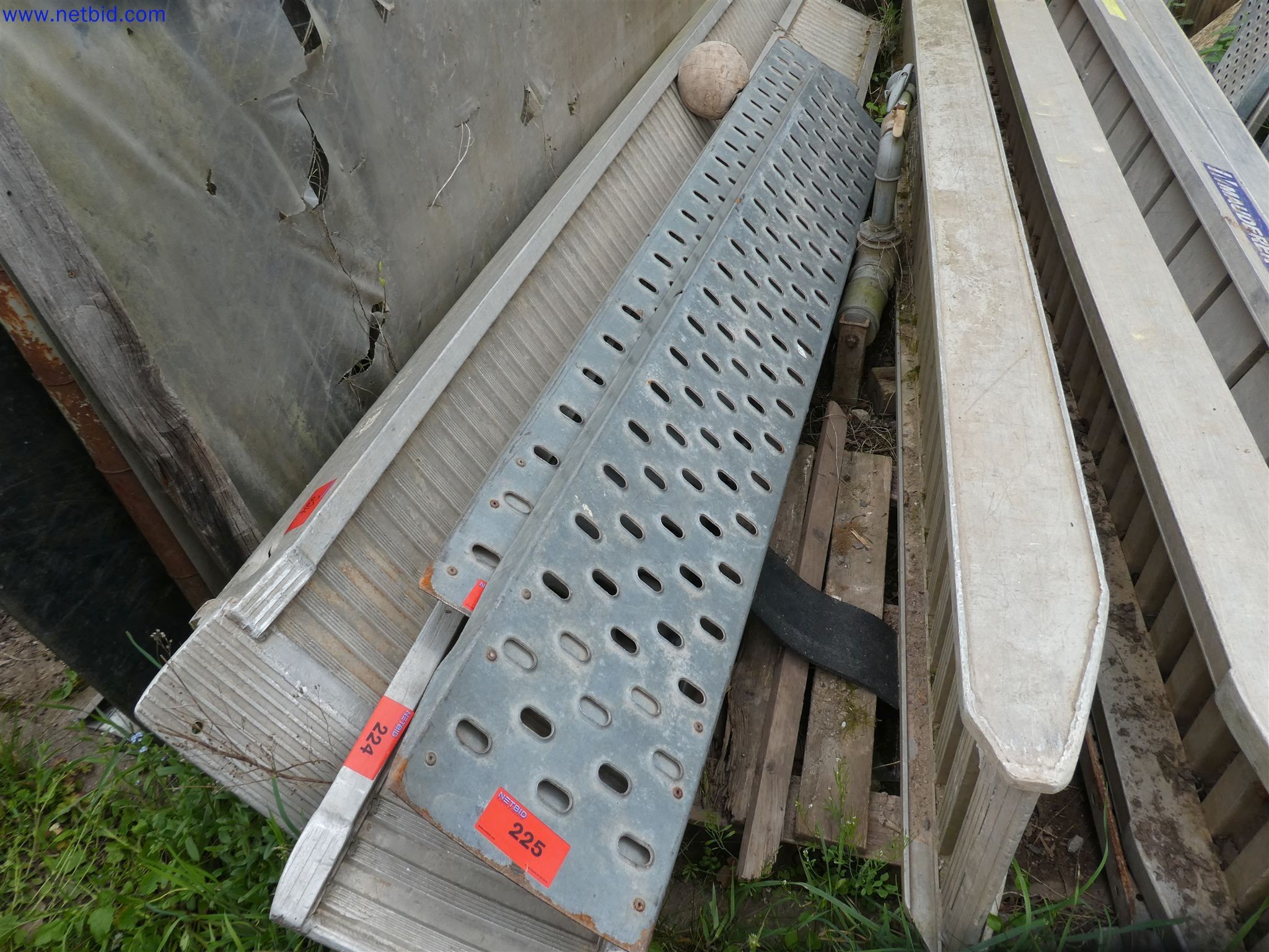 Machines de jardinage, pelles, véhicules de chantier & machines forestières-1