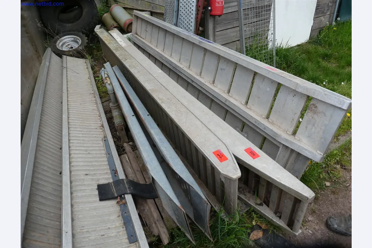 Machines de jardinage, pelles, véhicules de chantier & machines forestières-1