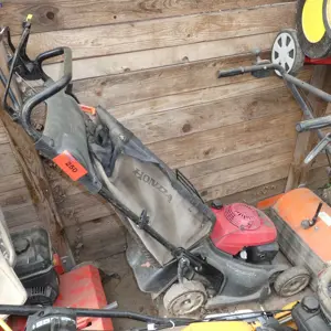 Tondeuse à gazon à moteur Honda Hydrostatic