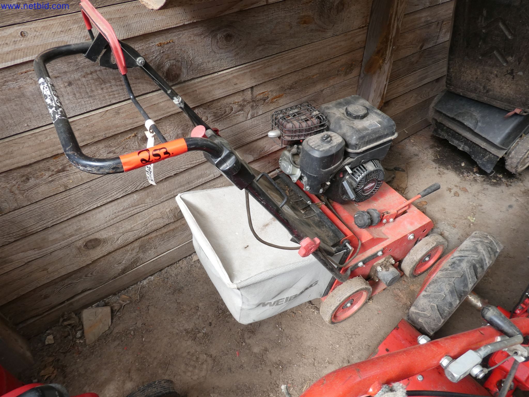 Machines de jardinage, pelles, véhicules de chantier & machines forestières-1