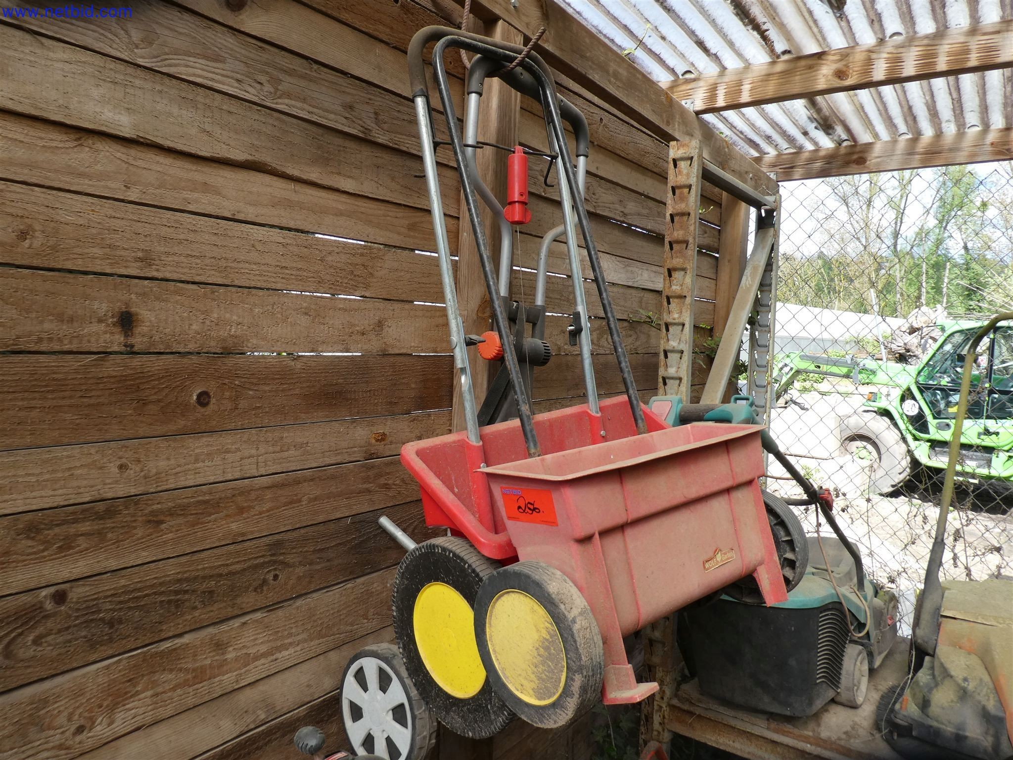 Machines de jardinage, pelles, véhicules de chantier & machines forestières-1