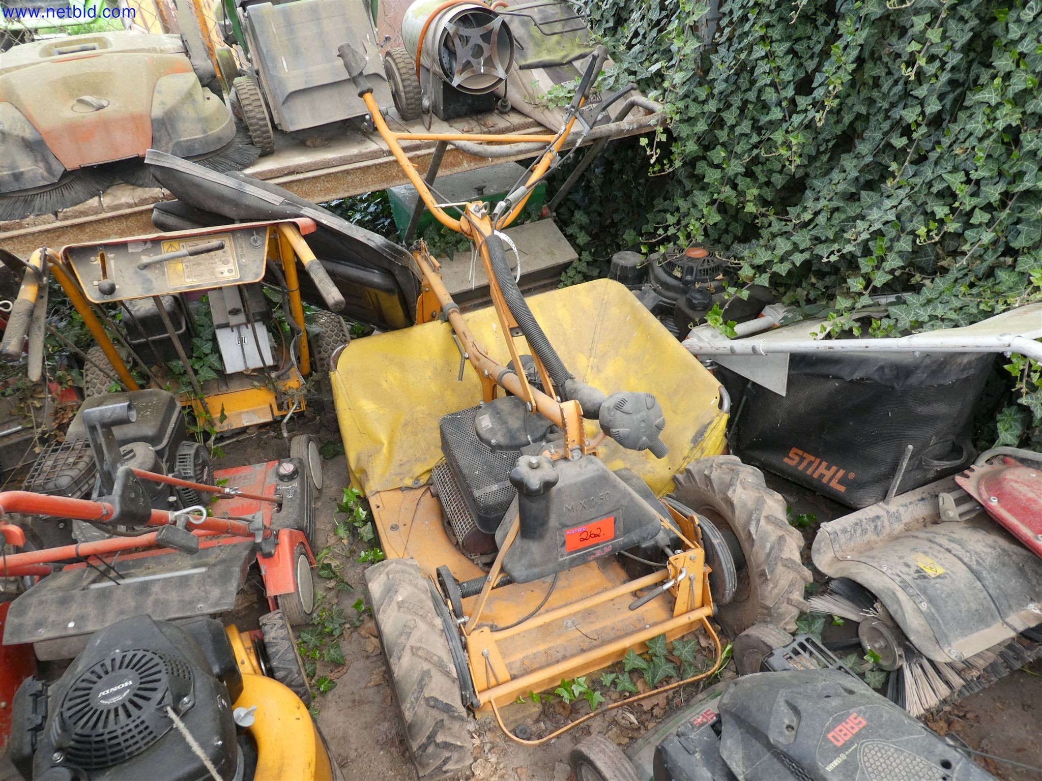 Machines de jardinage, pelles, véhicules de chantier & machines forestières-1