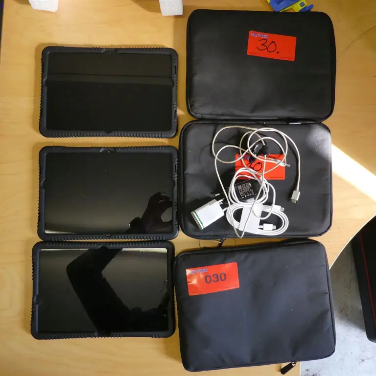 3 Tablet Samsung SM-X210