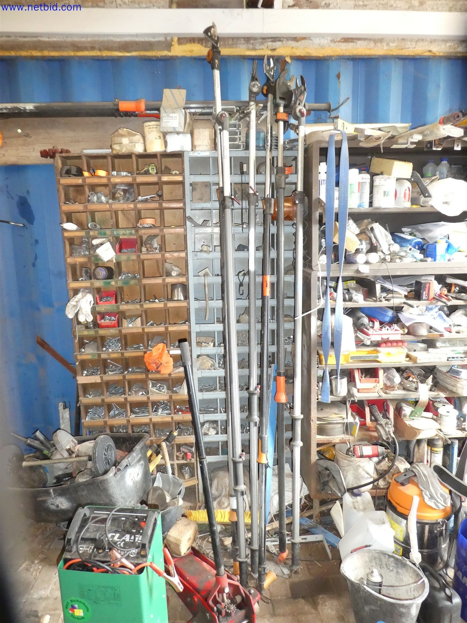 Machines de jardinage, pelles, véhicules de chantier & machines forestières-1