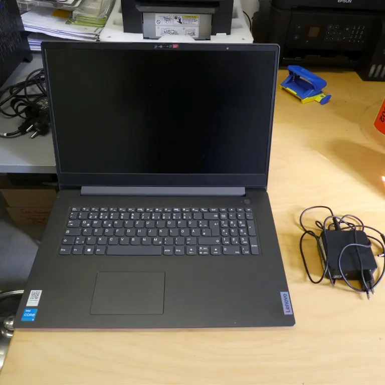 Notebook Lenovo V17 G2 ITL