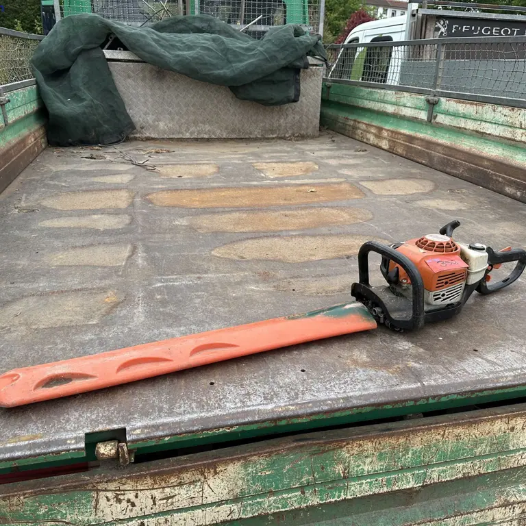 Taille-haies à moteur Stihl HS 81 R