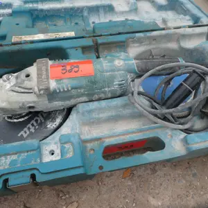 Dvouruční úhlová bruska Makita GA9020R