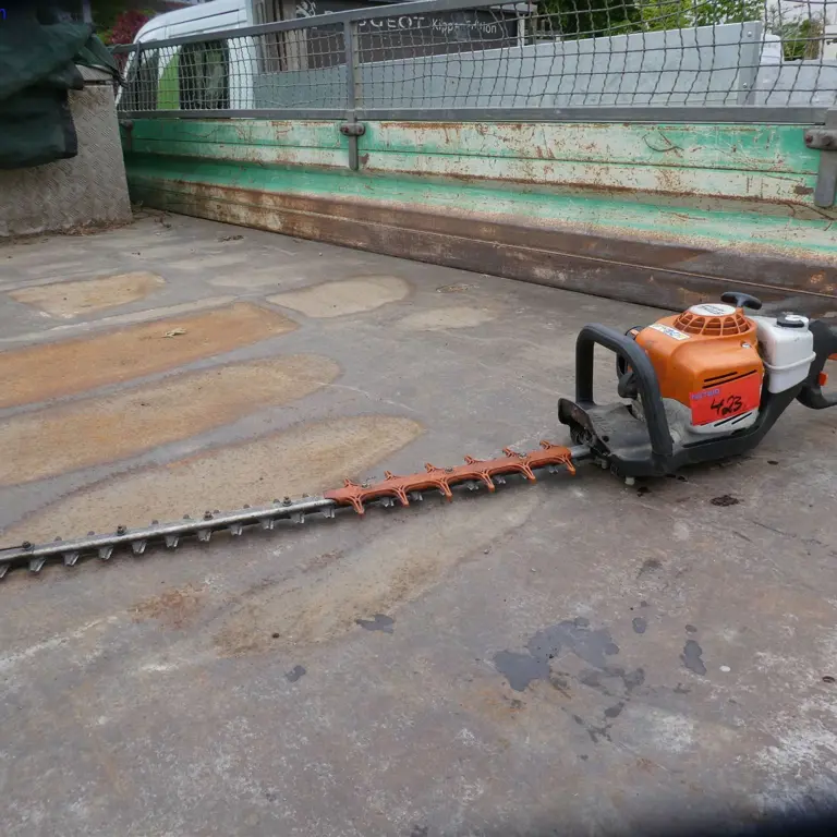 Taille-haies à moteur Stihl HS 82 R/RC