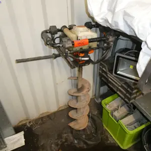 Motorový šnek Stihl BT 121