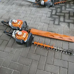 2 Taille-haies à moteur Stihl HS 82 R/RC