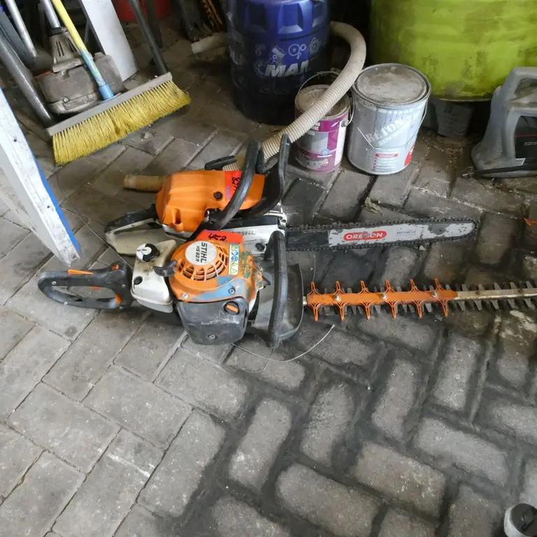 Taille-haies à moteur Stihl HS 82 R/RC