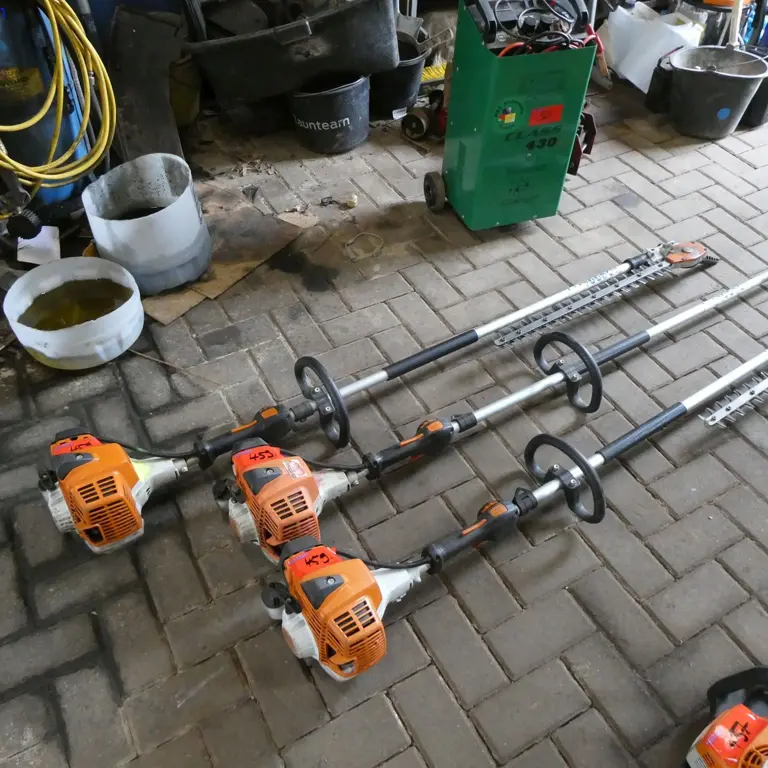3 Taille-haies à moteur Stihl HL 94/K