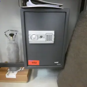 Vestavěný trezor na nábytek HMF