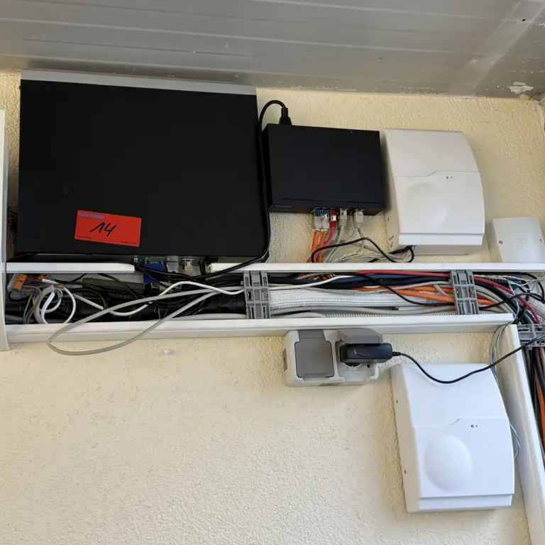 Alarm and video surveillance system (later release) XTVideofied