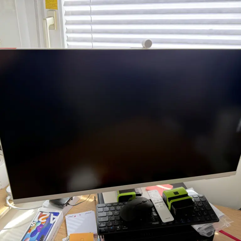 3 32"-Monitore Samsung S32BM801UU