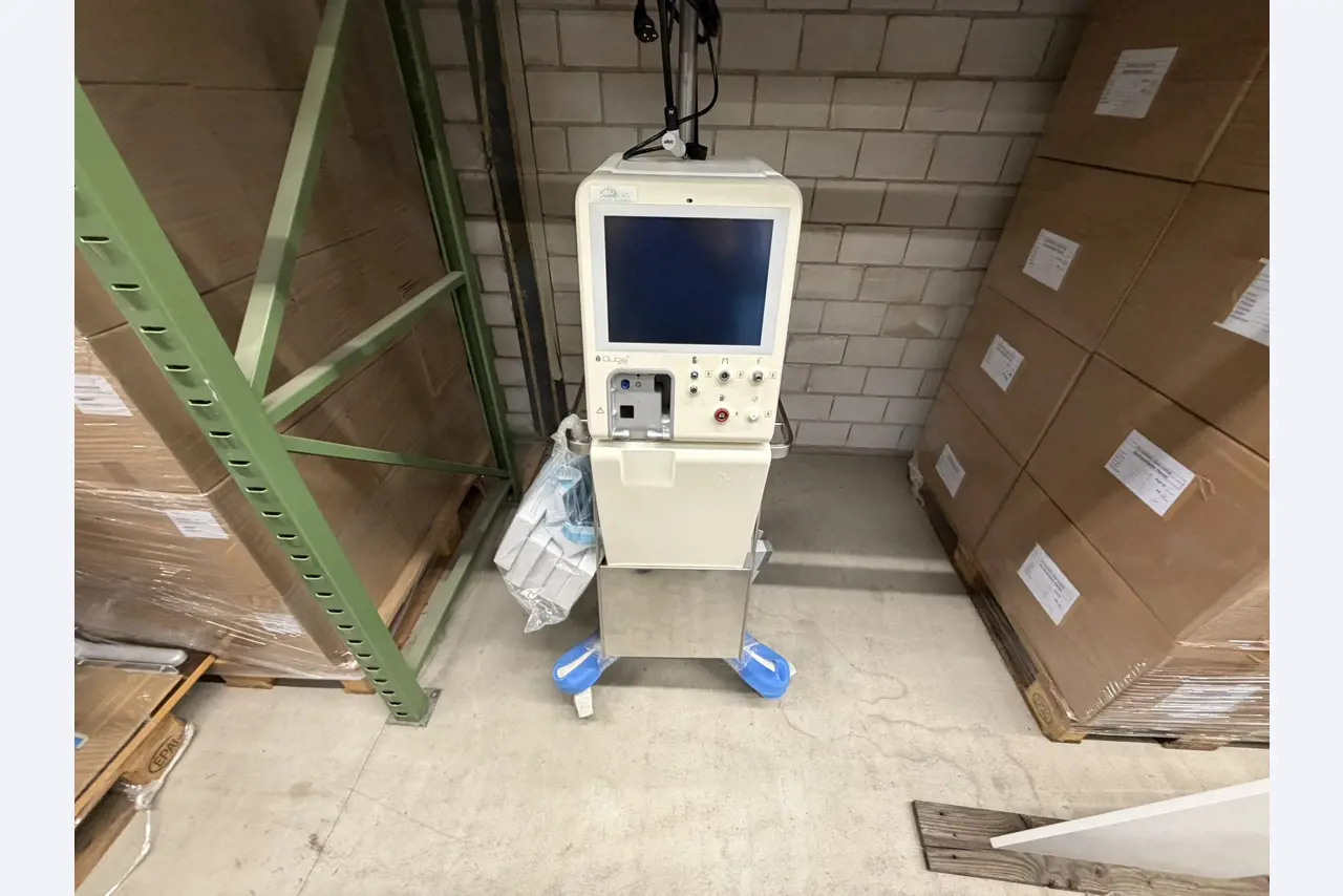 Appareils médico-techniques d'ophtalmologie provenant d'un hôpital suisse-1