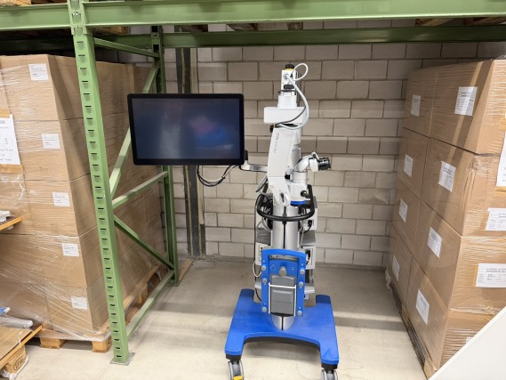 Appareils médico-techniques d'ophtalmologie provenant d'un hôpital suisse-2