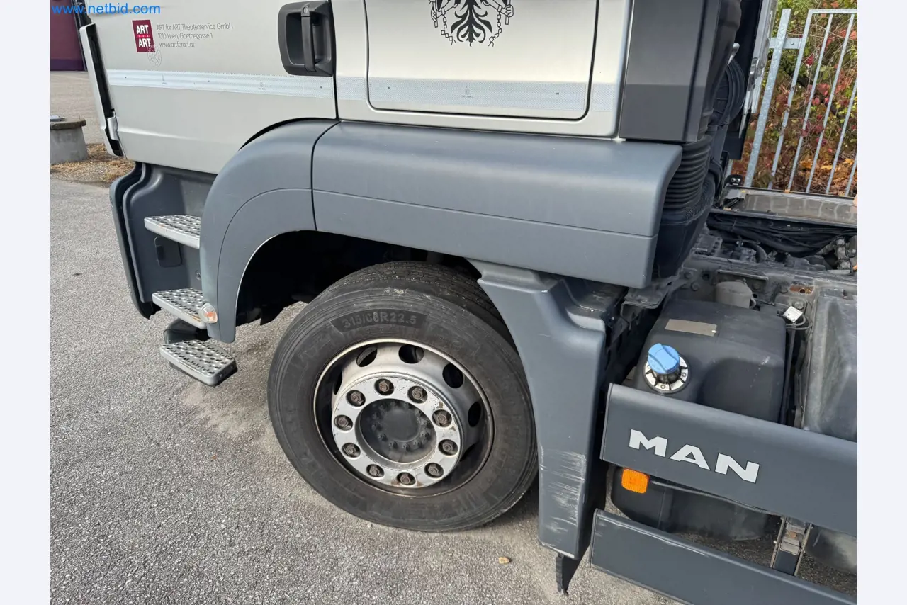 Machines and vehicles of a stage and building services engineering company-38