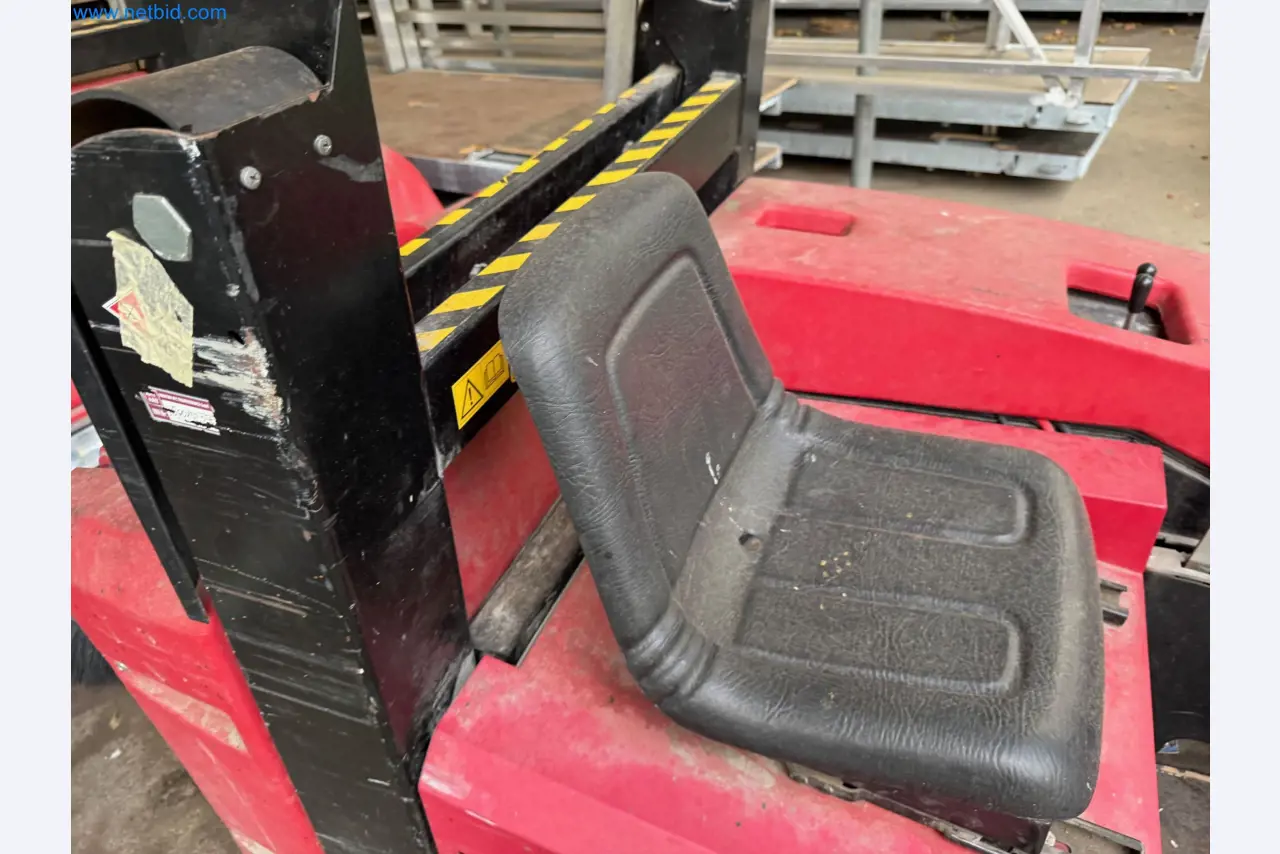 Machines and vehicles of a stage and building services engineering company-15