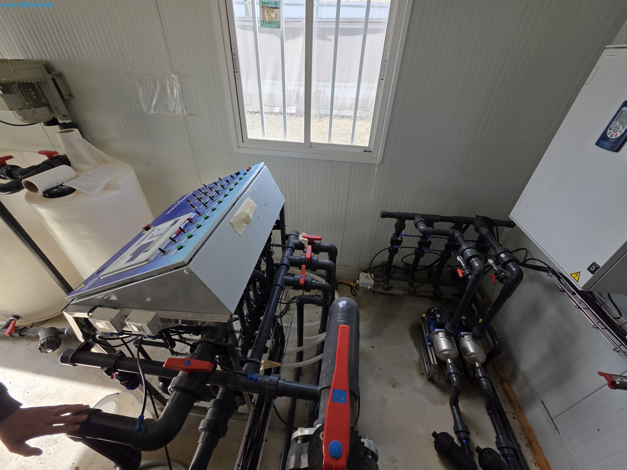 Maszyny i sprzęt laboratoryjny firmy do uprawy medycznej marihuany-6