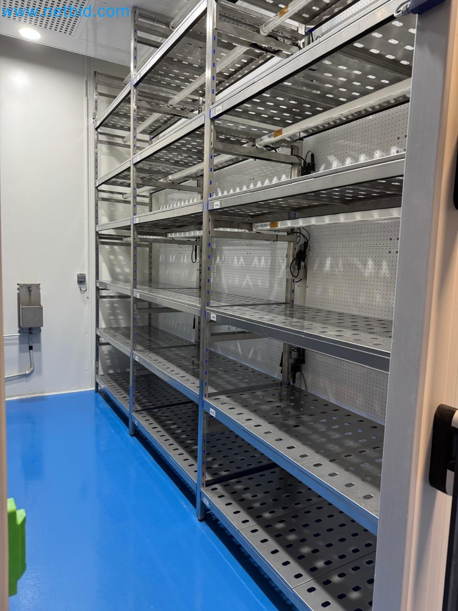 Maschinen und Laborausstattung eines Unternehmens für den Anbau von medizinischem Cannabis-3